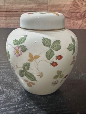 vintage Wedgwood Wild Strawberry Ginger Jar made of fine bone china